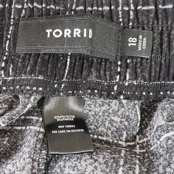 Torrid Pants Womens Size 18 Black White Plaid Flat Wide Crepe Ink Dot Pockets - Picture 9 of 10